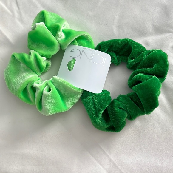 Icing Medium Velvet Hair Scrunchies - Picture 2 of 4